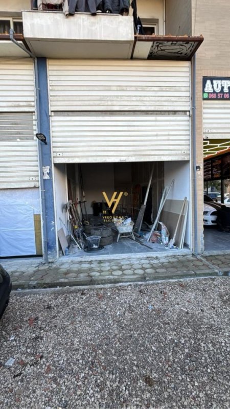 Tirane, jepet me qera magazine Kati 0, 40 m² 350 € (ISH FUSHA E AVIACIONIT)