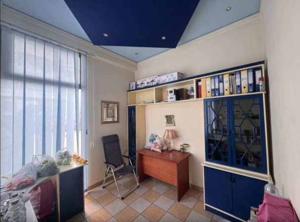 Vlore, jepet me qera ambjent biznesi Kati 0, 250 m² 1.100 € (Mbas Poliklinikes)