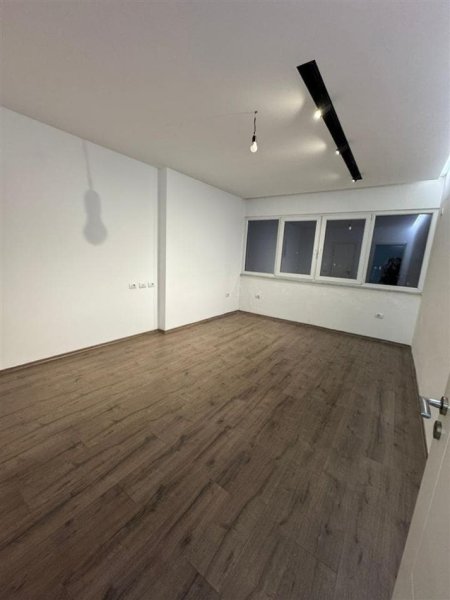 Tirane, jepet me qera apartament 2+1 Kati 8, 118 m² 550 € (Rruga Foto Xhavella)