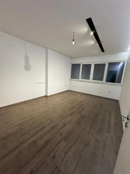 Tirane, jepet me qera apartament 2+1 Kati 8, 118 m² 571 € (Rruga Foto Xhavella)