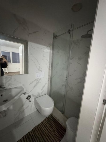 Tirane, jepet me qera apartament 2+1 Kati 8, 118 m² 550 € (Rruga Foto Xhavella)