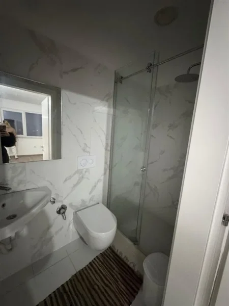 Tirane, jepet me qera apartament 2+1 Kati 8, 118 m² 571 € (Rruga Foto Xhavella)