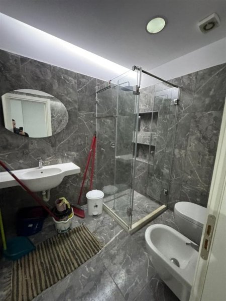 Tirane, jepet me qera apartament 2+1 Kati 8, 118 m² 550 € (Rruga Foto Xhavella)