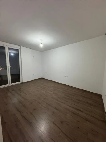 Tirane, jepet me qera apartament 2+1 Kati 8, 118 m² 571 € (Rruga Foto Xhavella)