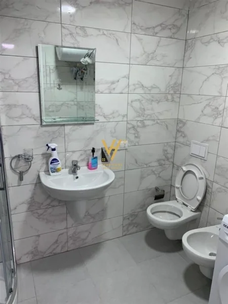 Tirane, jepet me qera apartament 2+1+Ballkon Kati 7, 100 m² 700 € (DON BOSKO)