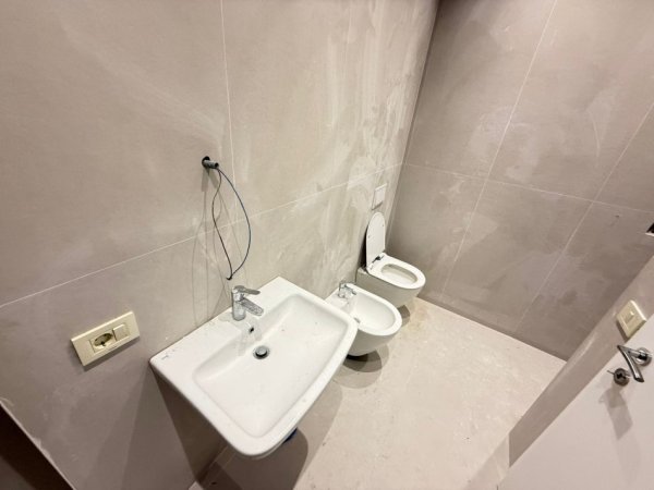 Tirane, jepet me qera apartament 2+1 Kati 9, 104 m² 1.400 € (Rruga Mine Peza)