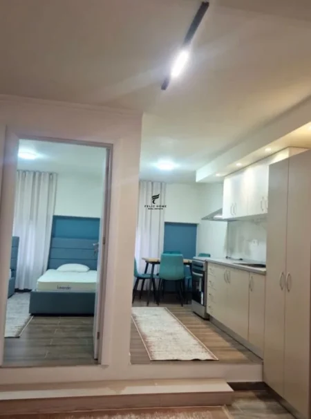 Tirane, jepet me qera apartament 2+1 Kati 1, 84 m² 700 € (stacioni i trenit)