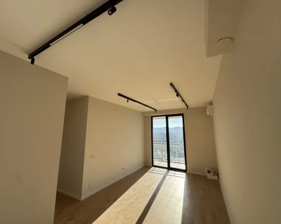 Tirane, jepet me qera ambjent biznesi Kati 12, 94 m² 1.000 € (rruga mine peza)