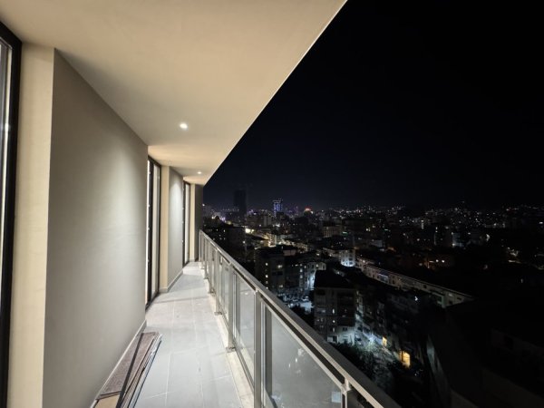 Tirane, jepet me qera ambjent biznesi Kati 12, 94 m² 1.000 € (rruga e durresit)