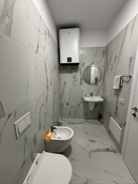 Tirane, jepet me qera ambjent biznesi Kati 12, 94 m² 1.000 € (zogu i zi)