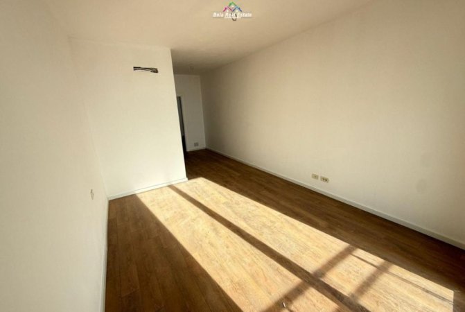 Tirane, jepet me qera zyre Kati 13, 152 m² 1.200 € (Rruga Mine Peza)