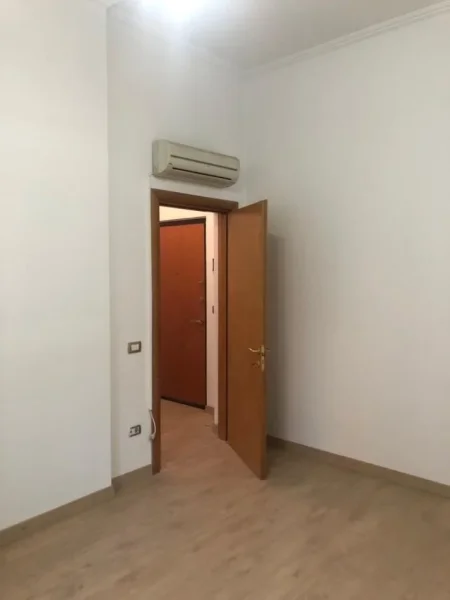 Tirane, jepet me qera apartament 1+1 Kati 3, 33 m² 380 € (zogu i zi)