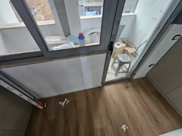 Tirane, jepet me qera zyre Kati 4, 75 m² 1.300 € (Rruga e Kavajes)
