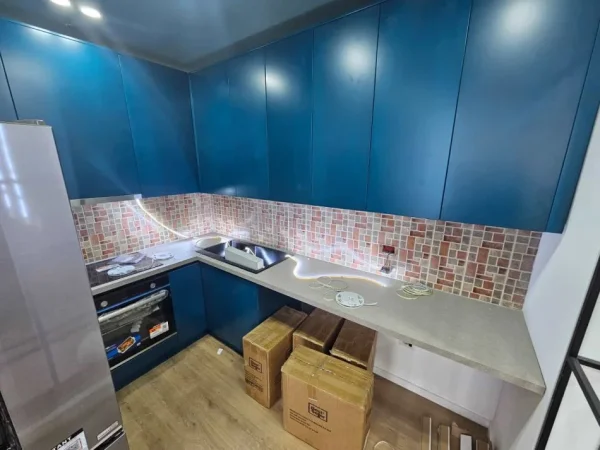 Tirane, jepet me qera zyre Kati 4, 75 m² 1.300 € (Rruga e Kavajes)