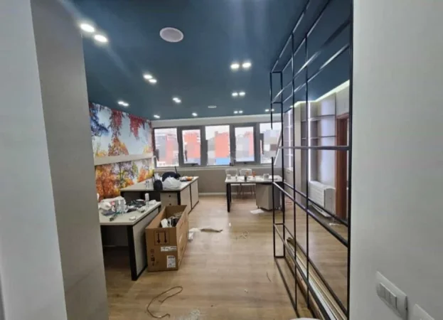 Tirane, jepet me qera zyre Kati 4, 75 m² 1.300 € (Rruga e Kavajes)