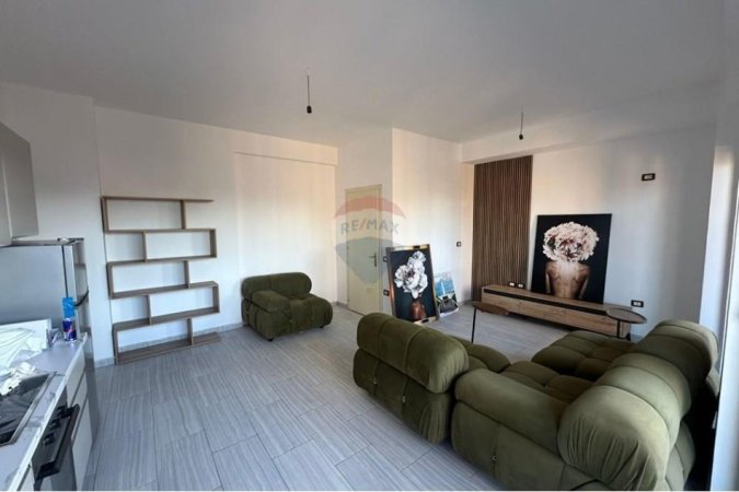 Tirane, jepet me qera apartament duplex 2+1+Ballkon Kati 5, 100 m² 600 € (Astir)