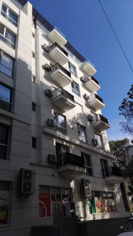 Shes Apartment vije e pare me detin ke Mali Robit