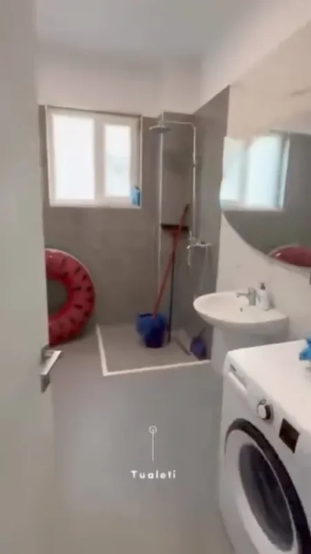 Shes Apartment vije e pare me detin ke Mali Robit