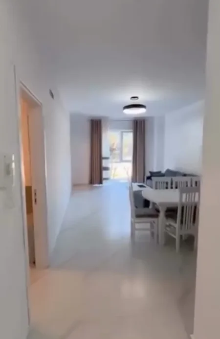 Shes Apartment vije e pare me detin ke Mali Robit