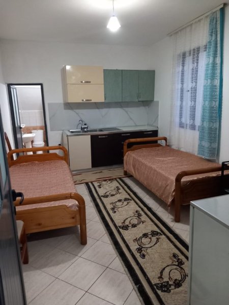 Tirane, jepet me qera garsonier 1+1 Kati 1, 30 m² (Fundi Rruges Burgut)