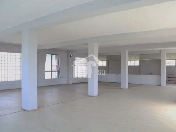 Tirane, shitet magazine , 2.350 m² 2.000.000 € (BUZE RRUGES DYTESORE VORE – MARIKAJ)