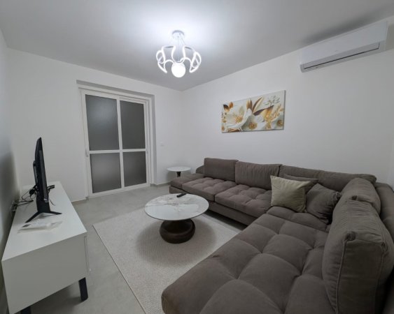 Tirane, jepet me qera apartament 2+1+Aneks+Ballkon Kati 2, 75 m² 650 € (rruga siri kodra)