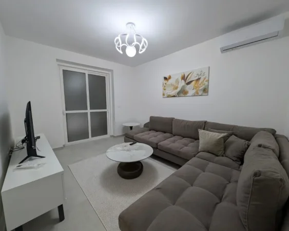 Tirane, jepet me qera apartament 2+1+Aneks+Ballkon Kati 2, 75 m² 650 € (rruga siri kodra)