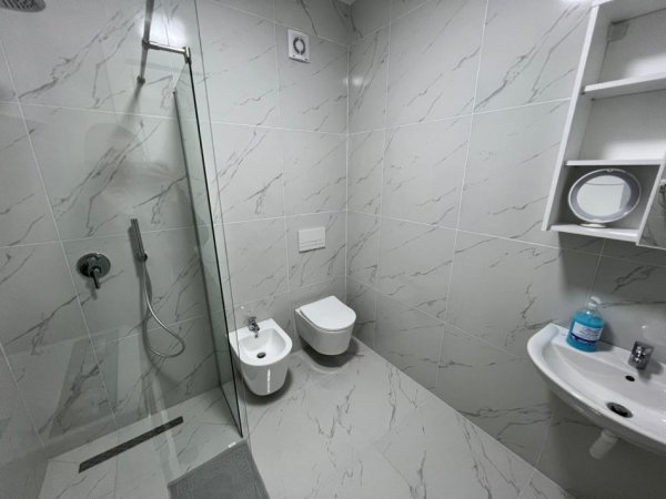 Tirane, jepet me qera apartament 1+1 Kati 5, 600 € 