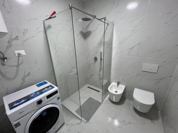 Tirane, jepet me qera apartament 1+1 Kati 5, 600 € 
