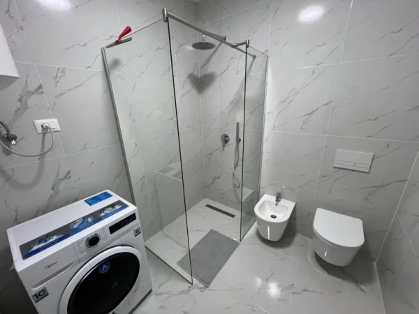 Tirane, jepet me qera apartament 1+1 Kati 5, 600 € 