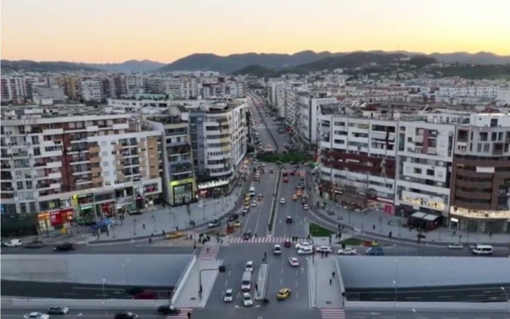 Tirane, shitet apartament 2+1 Kati 4, 99 m² 175.000 € (Astir.)