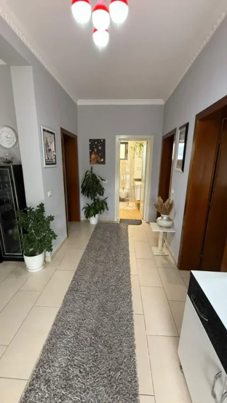 Tirane, shitet shtepi 1 Katshe Kati 1, 121 m² + 400 M2 toke, 150.000 € (PEZE)
