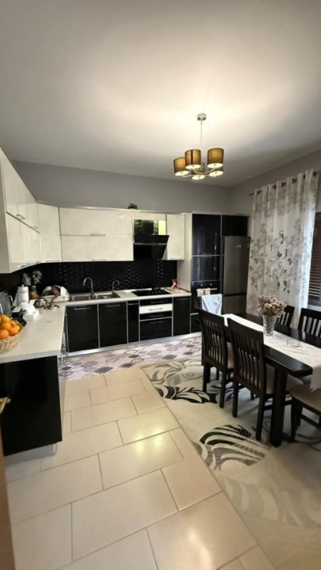 Tirane, shitet shtepi 1 Katshe Kati 1, 121 m² + 400 M2 toke, 150.000 € (PEZE)