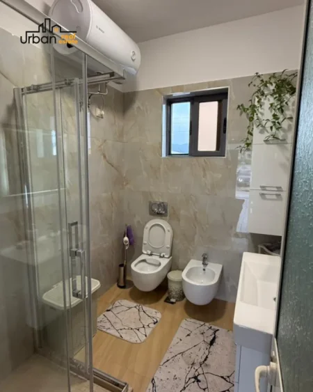 Tirane, shitet shtepi 1 Katshe Kati 1, 121 m² + 400 M2 toke, 150.000 € (PEZE)