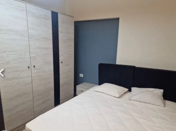 Tirane, jepet me qera apartament 2+1 Kati 0, 84 m² 700 € (bulevardi i ri)