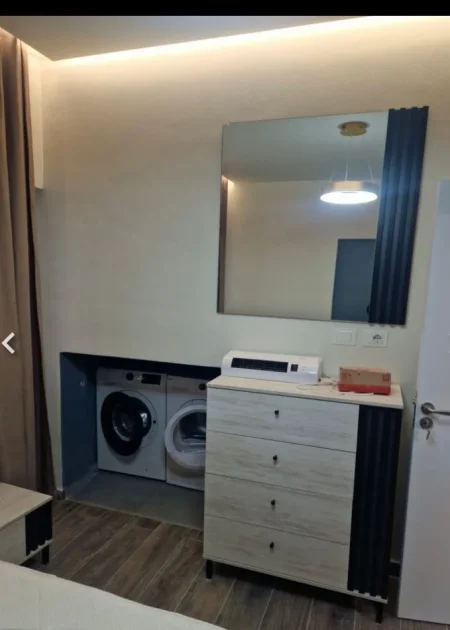 Tirane, jepet me qera apartament 2+1 Kati 0, 84 m² 700 € (bulevardi i ri)