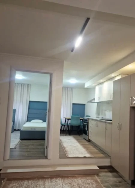 Tirane, jepet me qera apartament 2+1 Kati 0, 84 m² 700 € (bulevardi i ri)