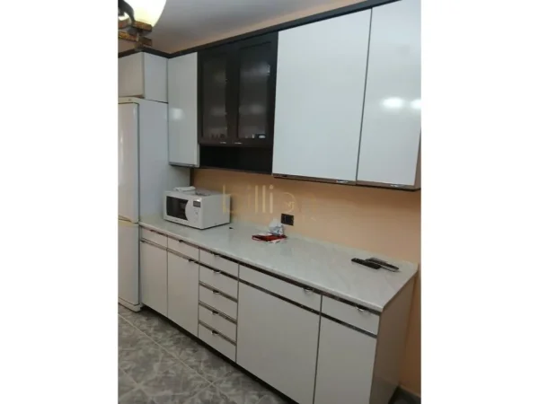 Tirane, jepet me qera 2+1 , 80 m² 550 € (Selvi, Tirana)
