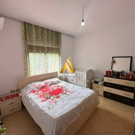 Tirane, jepet me qera apartament 2+1+Ballkon Kati 1, 70 m² 450 € (RRUGA PETRELA)