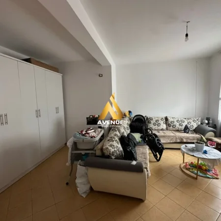 Tirane, jepet me qera apartament 2+1+Ballkon Kati 1, 70 m² 450 € (RRUGA PETRELA)