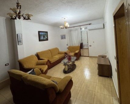 Tirane, jepet me qera apartament 2+1+Aneks+Ballkon Kati 2, 450 € (xhamlliku , oxhaku)