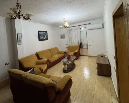 Tirane, jepet me qera apartament 2+1+Aneks+Ballkon Kati 2, 450 € (xhamlliku , oxhaku)