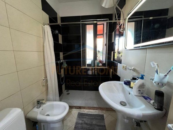 Tirane, jepet me qera apartament 1+1+Ballkon Kati 2, 73 m² 420 € (unaza e re)