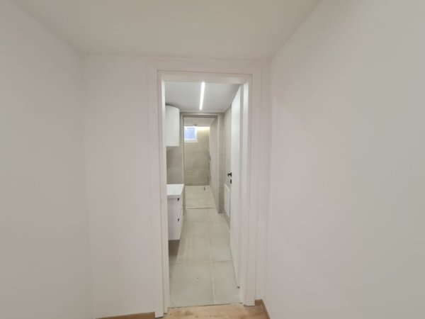 Tirane, jepet me qera zyre Kati 2, 107 m² 2.000 € (Blloku)