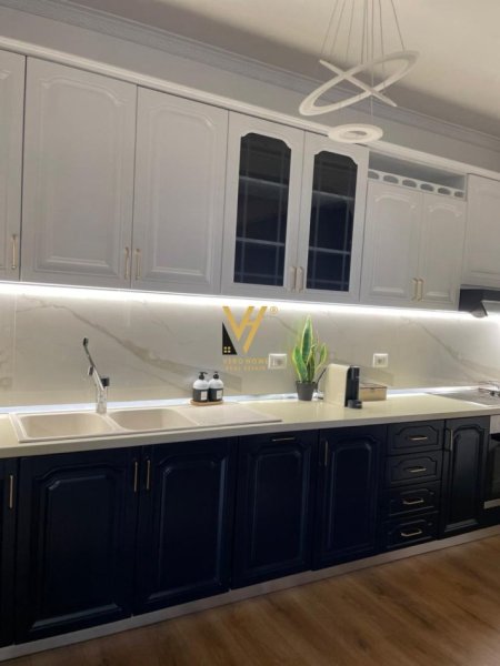 Tirane, jepet me qera apartament 2+1+Ballkon Kati 3, 65 m² 500 € (SELVIA)