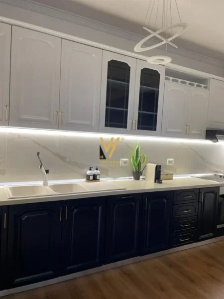 Tirane, jepet me qera apartament 2+1+Ballkon Kati 3, 65 m² 500 € (SELVIA)