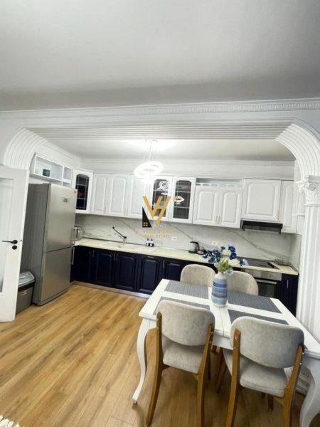 Tirane, jepet me qera apartament 2+1+Ballkon Kati 3, 65 m² 500 € (SELVIA)