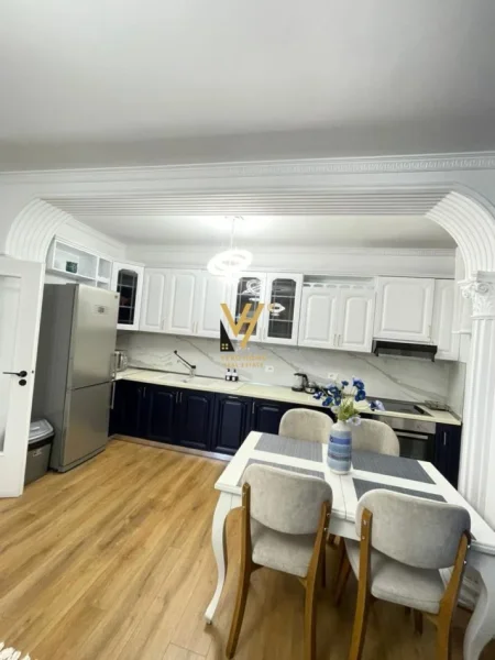 Tirane, jepet me qera apartament 2+1+Ballkon Kati 3, 65 m² 500 € (SELVIA)