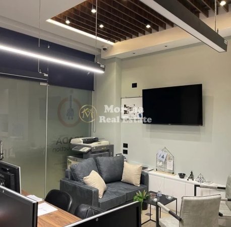 Tirane, jepet me qera ambjent biznesi Kati 0, 42 m² 600 € (Komuna e Parisit)