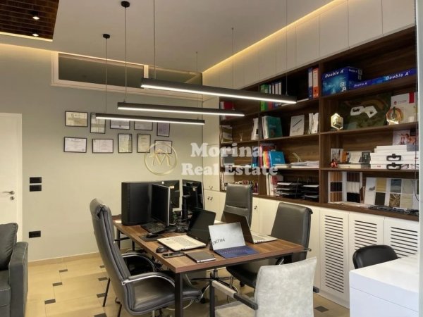 Tirane, jepet me qera ambjent biznesi Kati 0, 42 m² 600 € (Komuna e Parisit)